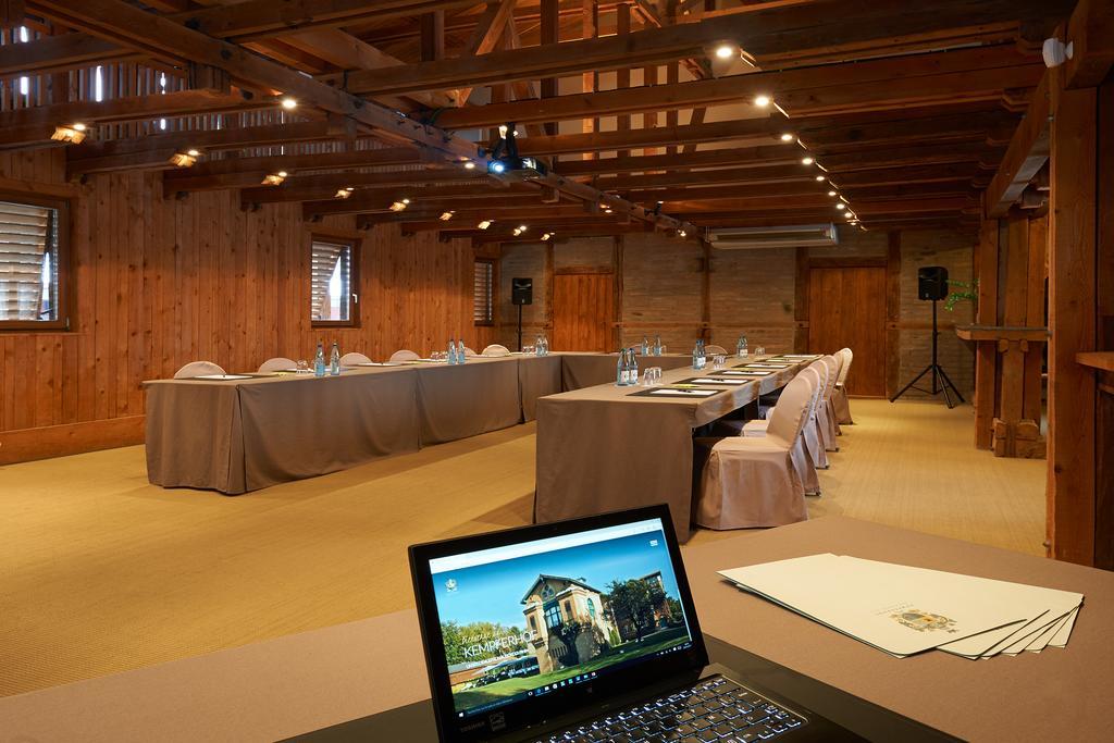 Le Kempferhof Golf Et Chateau-Hotel Plobsheim Dış mekan fotoğraf